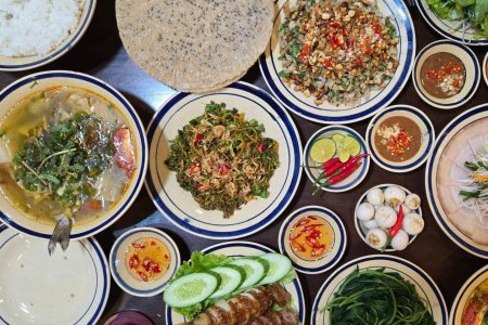 🍲🌧️ Ngày Mưa Thưởng Thức Mâm Cơm Nóng Hổi Tại Bếp Huế 🌧️🍲